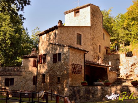 RURAL STONE HOUSE IN THE COUNTRYSIDE OF SAN GIMIGNANO 370 SQM WITH LAND