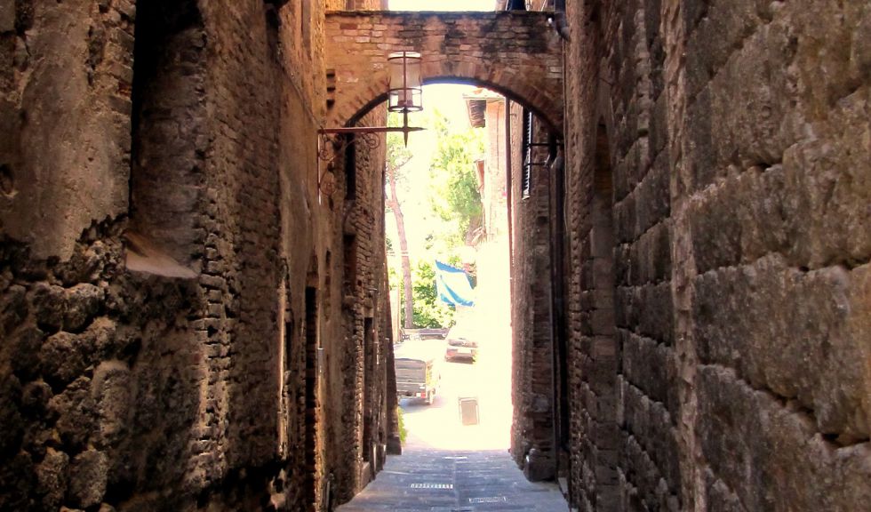 BENI IMMOBILIARI A SAN GIMIGNANO: CURA, RISTRUTTURAZIONE E RIVALUTAZIONE