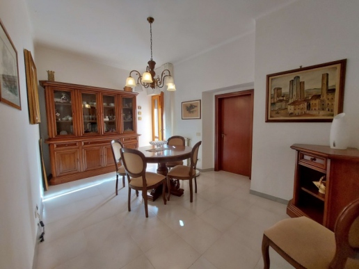 100 sqm apartment in excellent condition in the historic center - 12