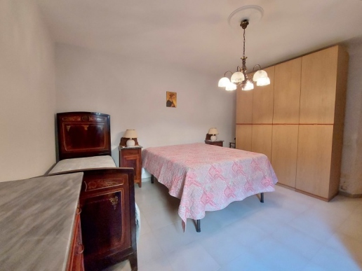 100 sqm apartment in excellent condition in the historic center - 15
