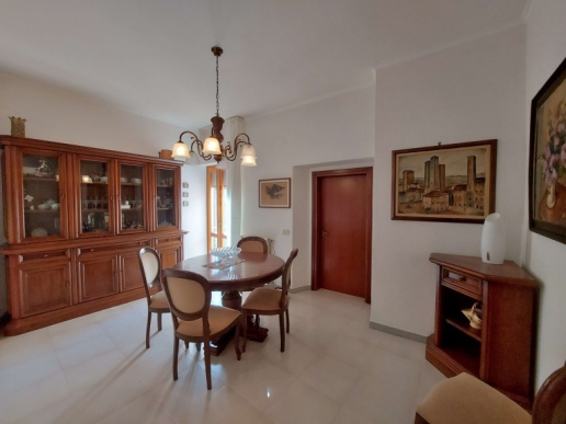 100 sqm apartment in excellent condition in the historic center - 11
