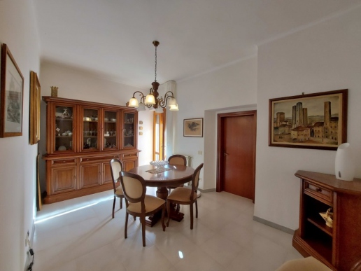 100 sqm apartment in excellent condition in the historic center - 2
