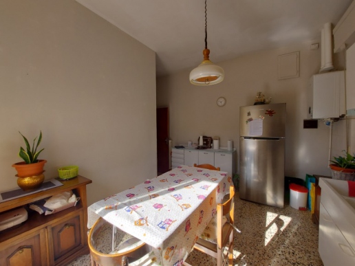 Apartment 78 sqm with garage and terrace close to the center ! - 2
