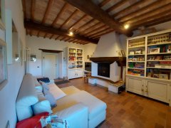 Semi-detached farmhouse 160 sqm in a hilly area with garden - 12
