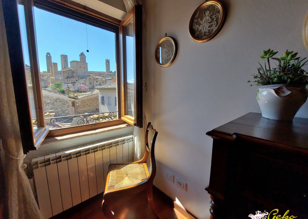 Vendita Appartamenti San Gimignano - Appartamento di pregio 120 mq in centro con vista panoramica e garage Località Centro storico