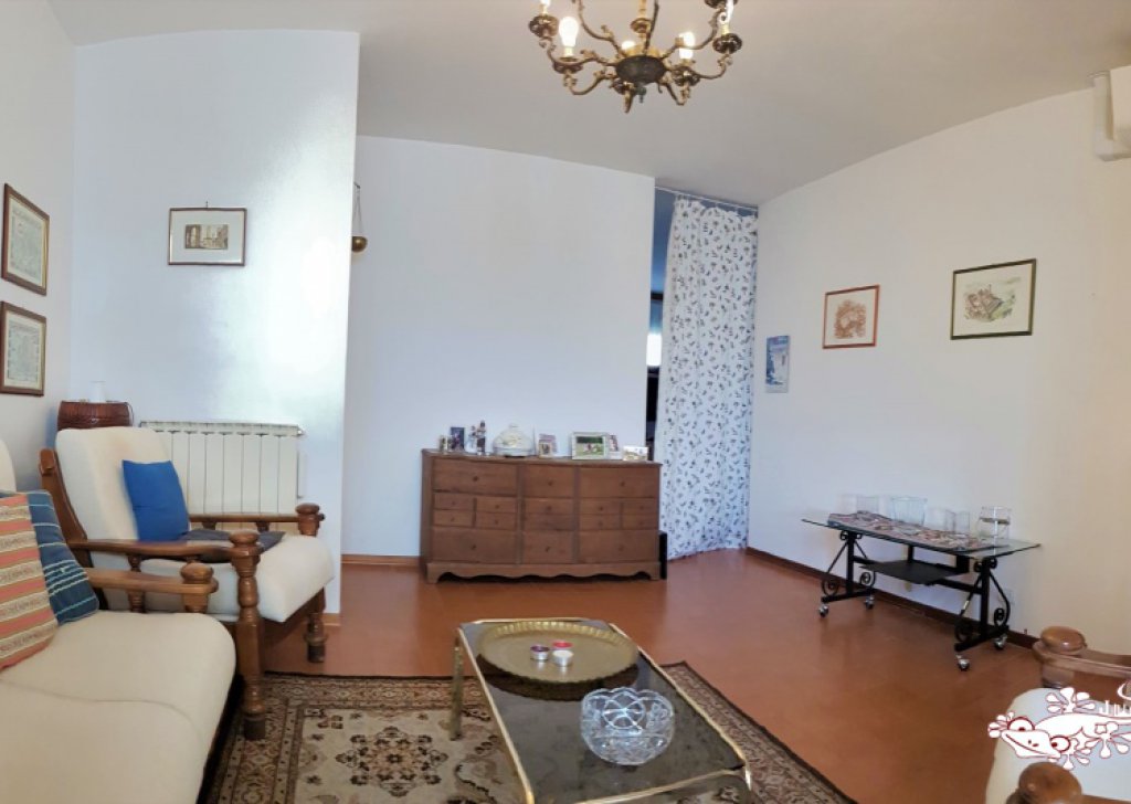 Vendita Appartamenti San Gimignano - Vicino al centro Appartamento 112 mq  tre camere e garage Località Zona residenziale Fuori centro