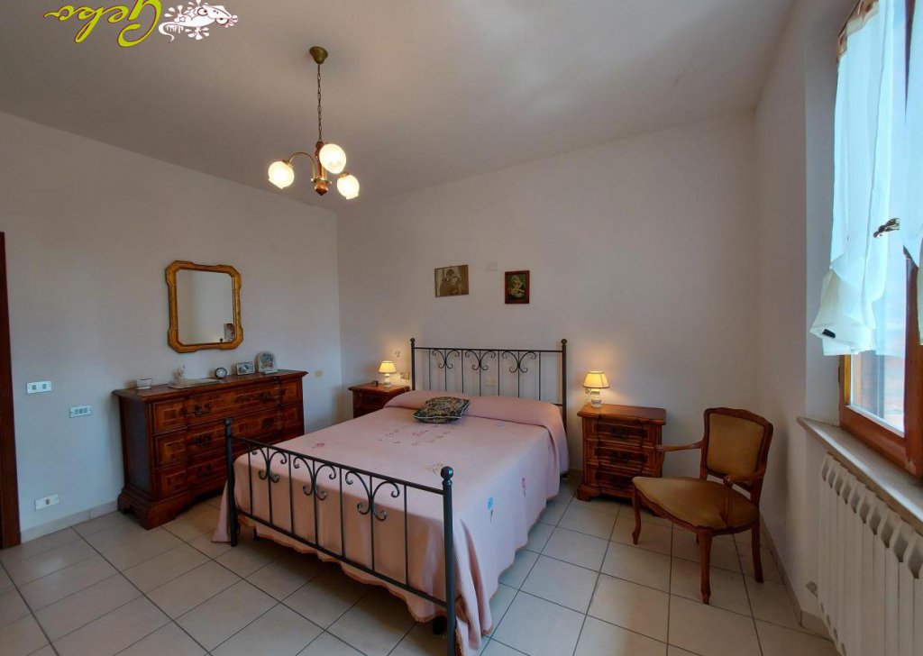 Vendita Appartamenti San Gimignano - Appartamento con garage e terrazzo ! Località Zona residenziale Fuori centro