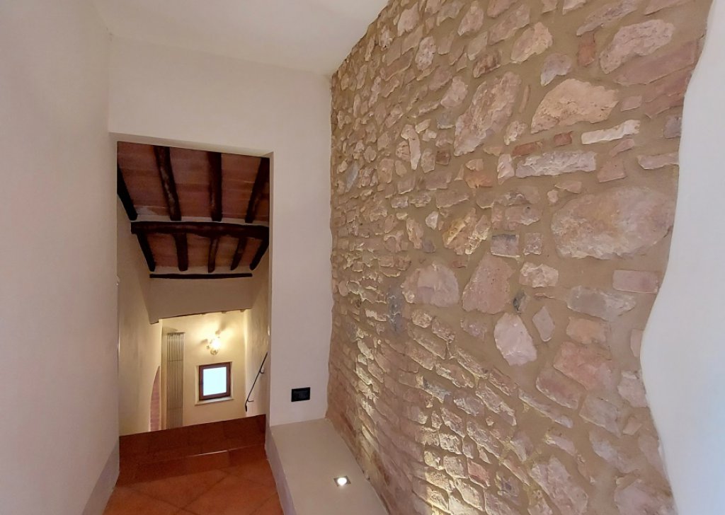 Vendita Appartamenti San Gimignano - Appartamento ristrutturato con giardino  e vista panoramica Località Centro storico