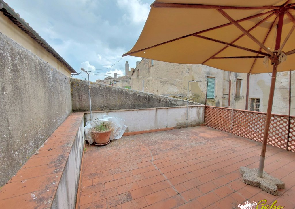 Vendita Appartamenti San Gimignano - Appartamento con terrazzo in centro storico Località Centro storico