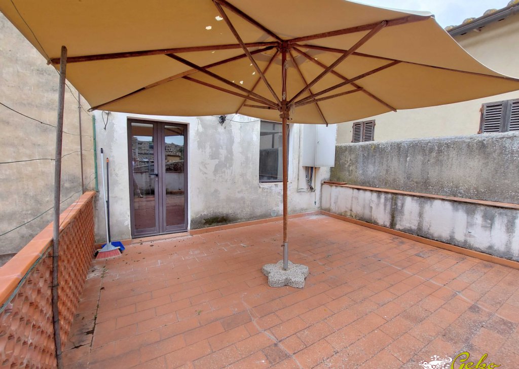 Vendita Appartamenti San Gimignano - Appartamento con terrazzo in centro storico Località Centro storico