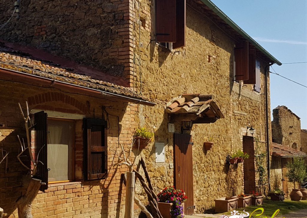 Vendita Rustici e Casali San Gimignano - Casale in campagna a San Gimignano con terreni Località Campagna