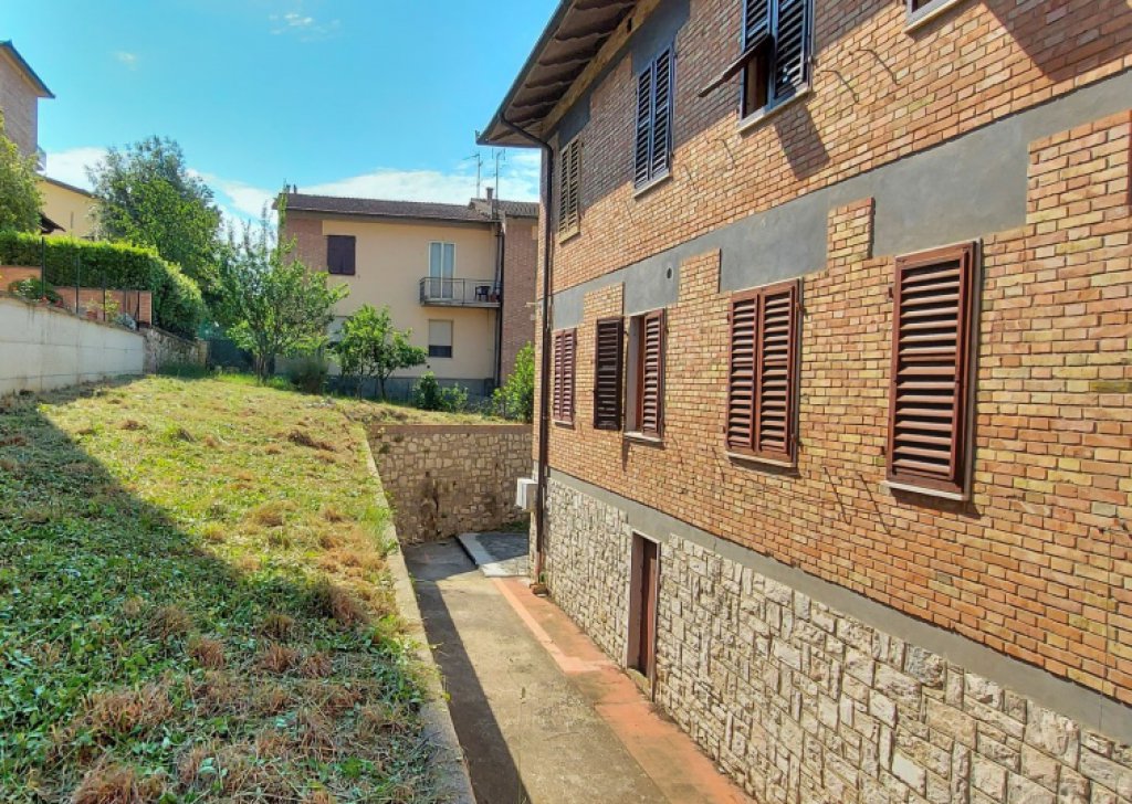 Vendita Semi-indipendenti San Gimignano - **NOSTRA ESLCUSIVA** Terratetto con 4 camere giardino e garage Località Zona residenziale Fuori centro